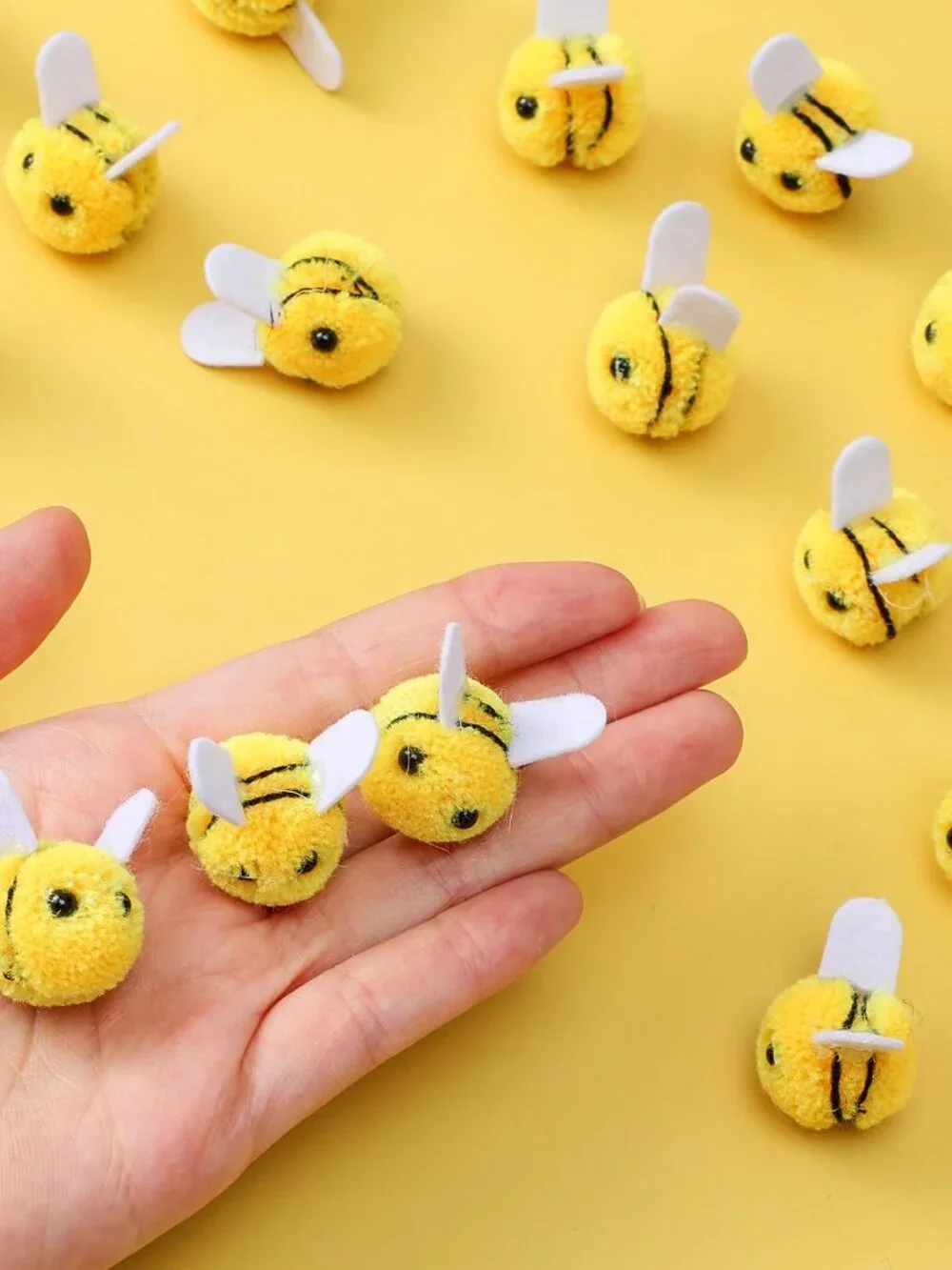 28Pcs Felt Bees Wool Felt for Crafts, Cute Bees Yellow Wool FeltBees Mini Crafts